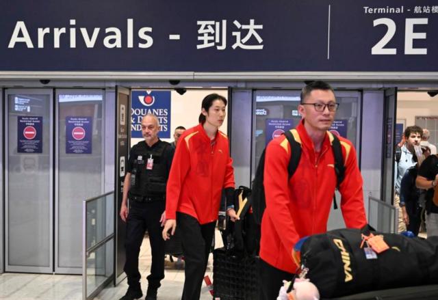 ag体育网站-组图：中国女排一行抵达巴黎 开启巴黎奥运会之旅