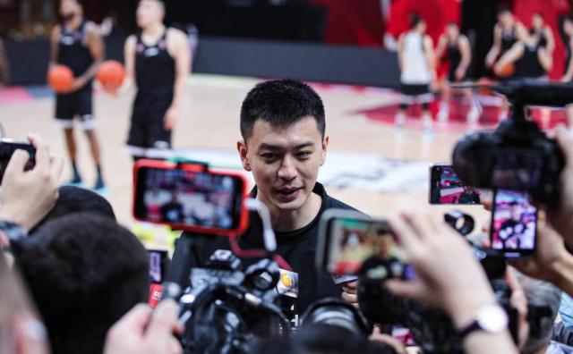 生死战杨鸣强调摆正心态 李晓旭到来激发队友信心